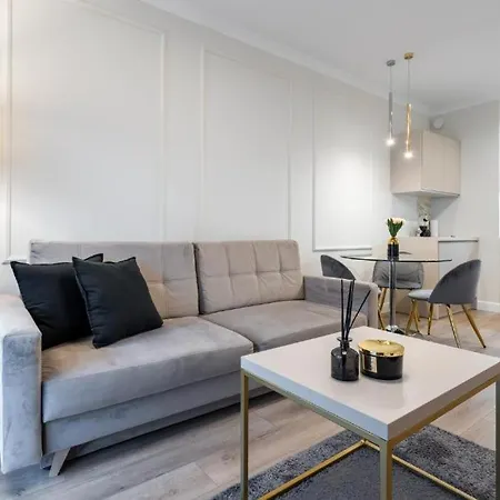 شقة Close-urban Chic- Mennica - Center - For 15 Guests *