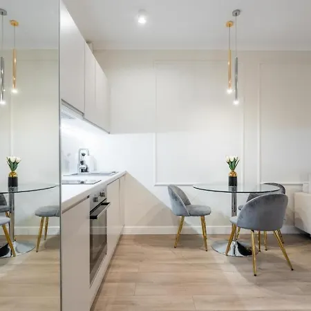 Close-urban Chic- Mennica - Center - For 15 Guests * وارسو