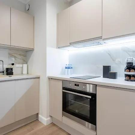 Close-urban Chic- Mennica - Center - For 15 Guests Warsaw